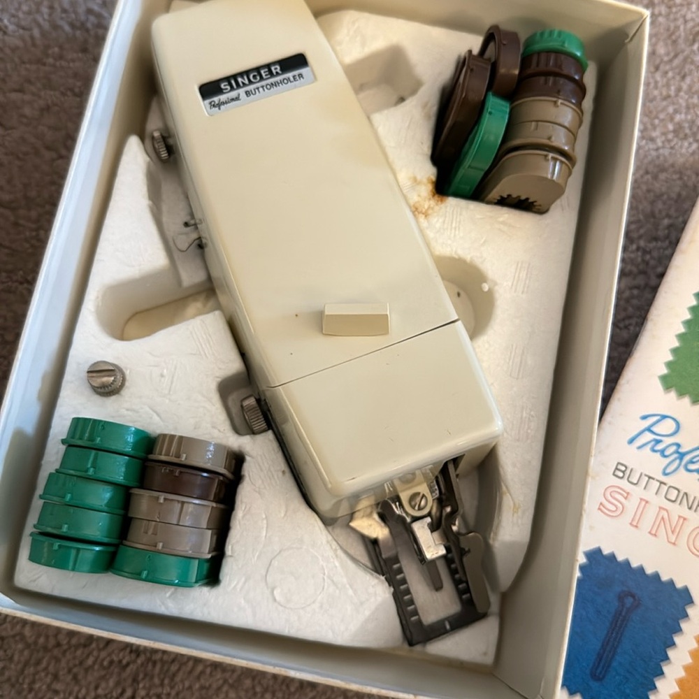 Vintage Singer Button hole maker 🪡🧵